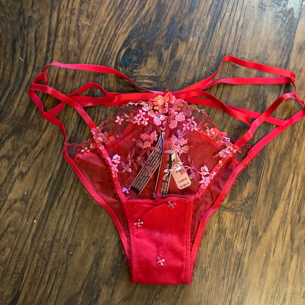 Victoria’s Secret Very Sexy Cheekini Red Medium